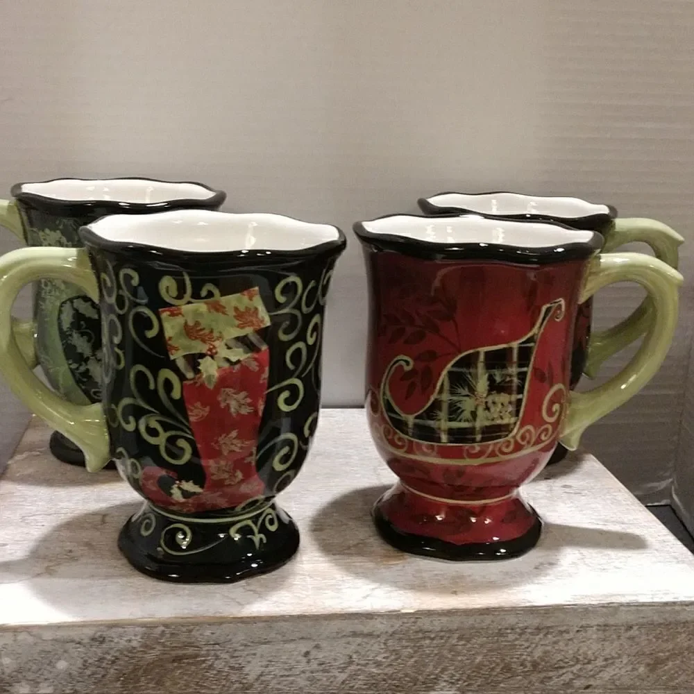 Set of Four Footed Christmas Mugs New